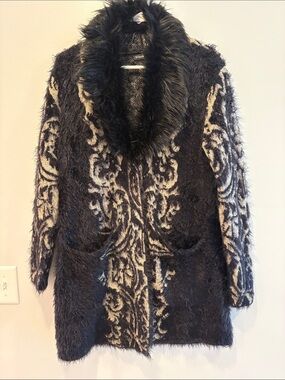 Black Rivet Black and Cream Fuzzy Open-Front Sweater Coat ptp 18